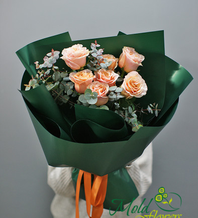 Букет из пионовидных роз с эвкалиптом Фото 394x433